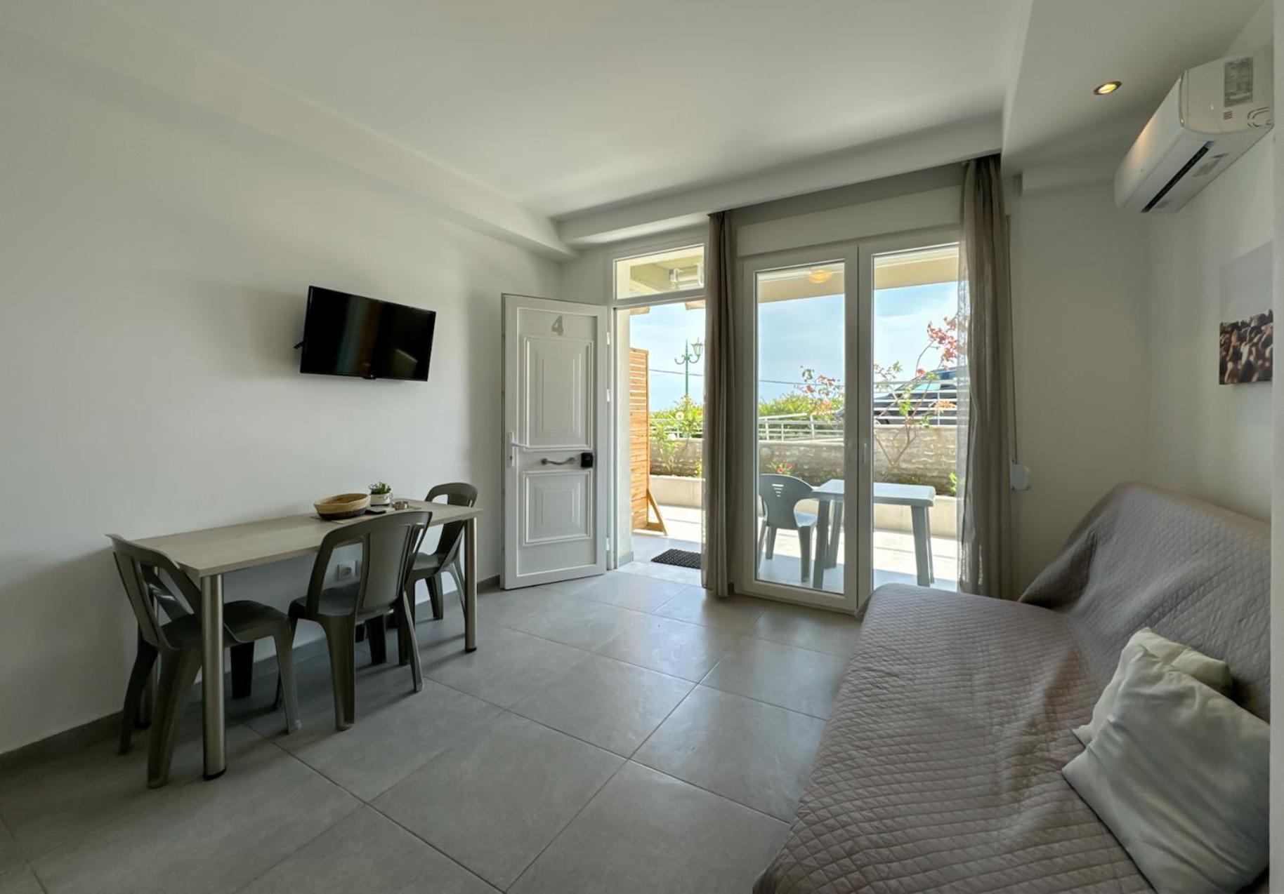 Blue Horizon 6 Apartment Nea Kallikrateia Bagian luar foto