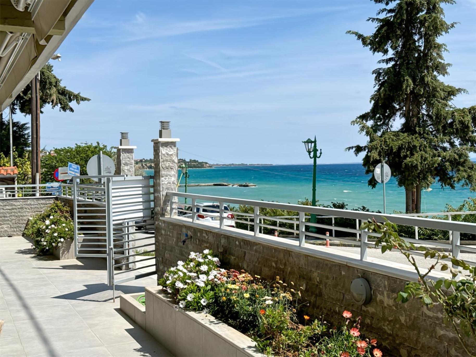 Blue Horizon 6 Apartment Nea Kallikrateia Bagian luar foto